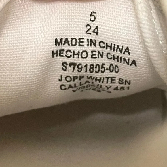 OLD NAVY Canvas Lace Up Sneakers in Calla Lilly White - Picture 7 of 8